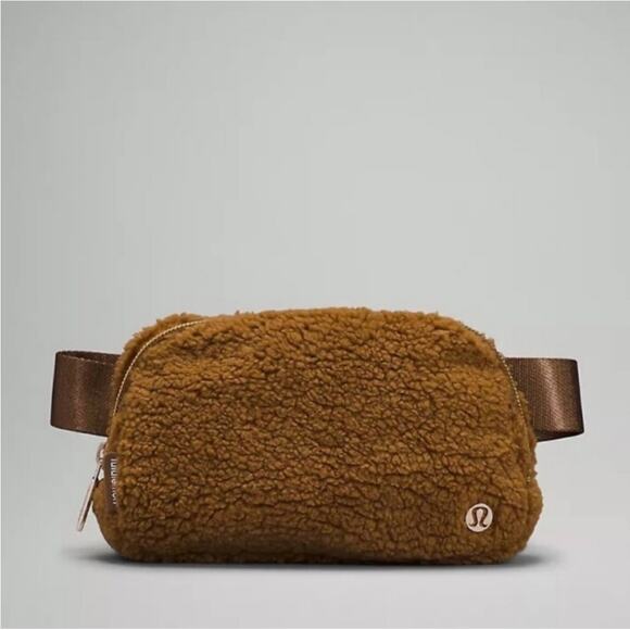 Lululemon NWT brown fleece belt bag fanny pack 1L - Picture 1 of 4